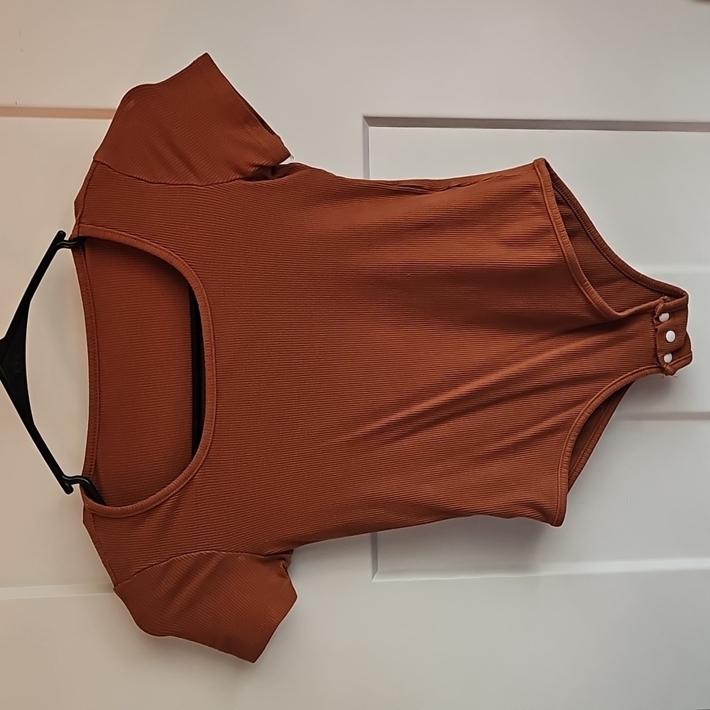 SHEIN Brown Kids One Piece bodysuit with snaps. Sz small.